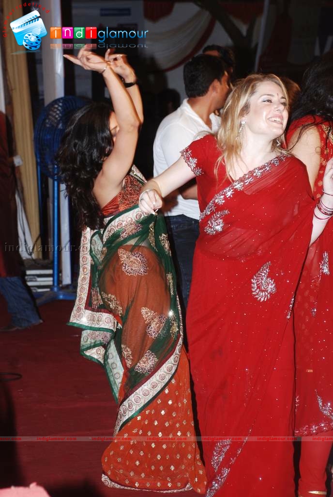 Shaan, Moushmi Chaterjee,Rupa Ganguly at Durga pooja Event hd photo